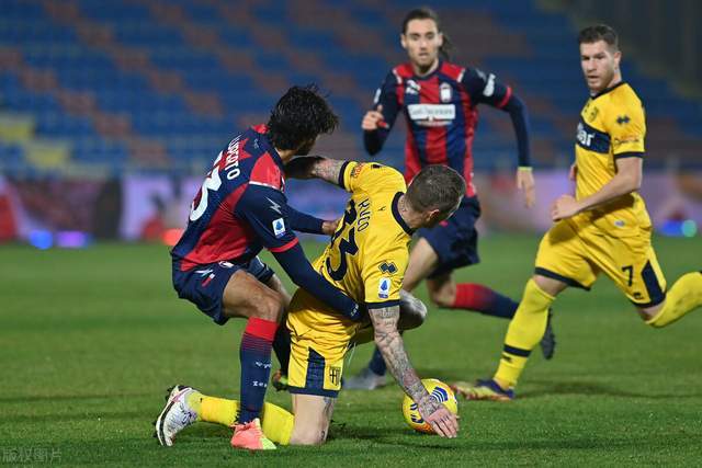  意甲老牌劲旅深陷财政危机  