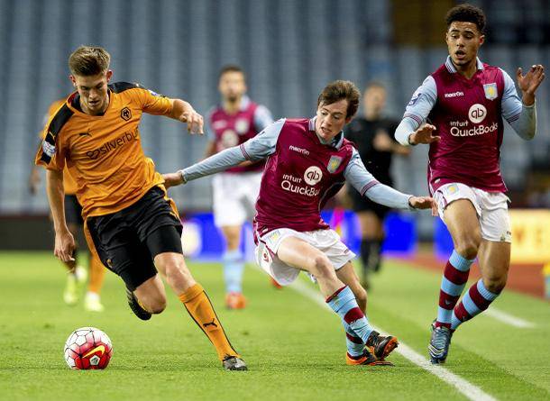  伯恩利防守反击战术成功客场战胜埃弗顿