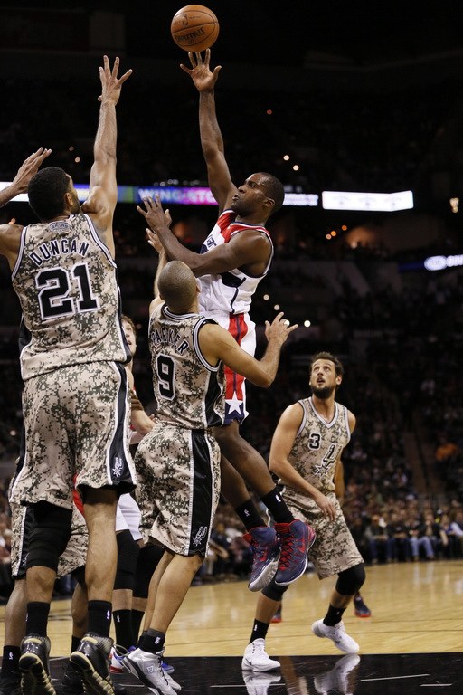  哈登组织串联快船主场轻取奇才收获三连胜