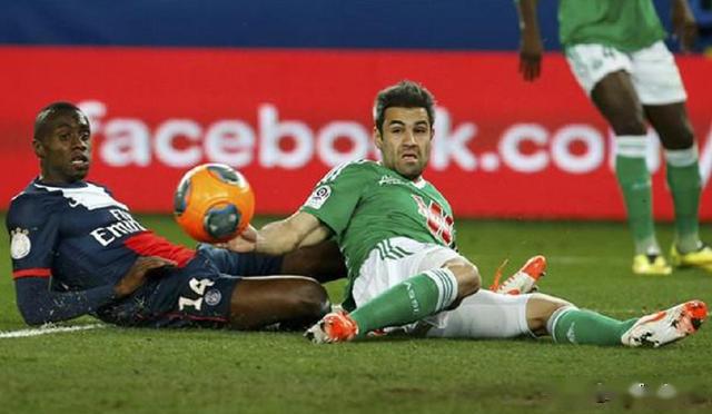  圣埃蒂安定位球防守密不透风，化险为夷守住胜果